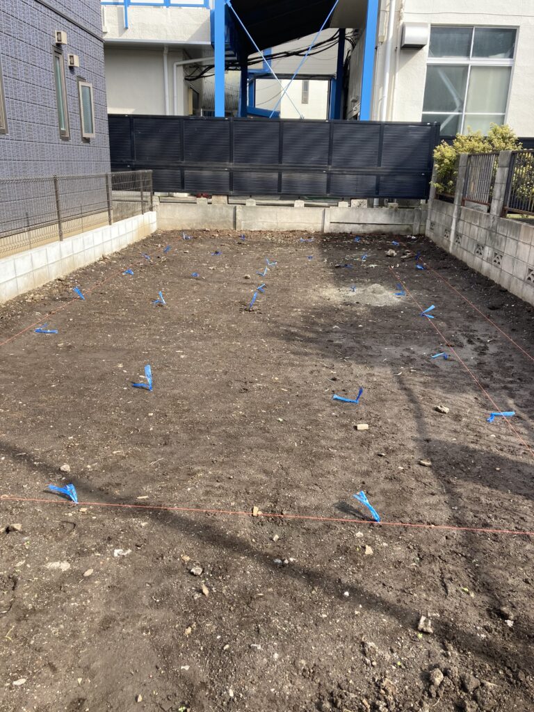 板橋区弥生町にて地盤改良用の地縄を張りました。