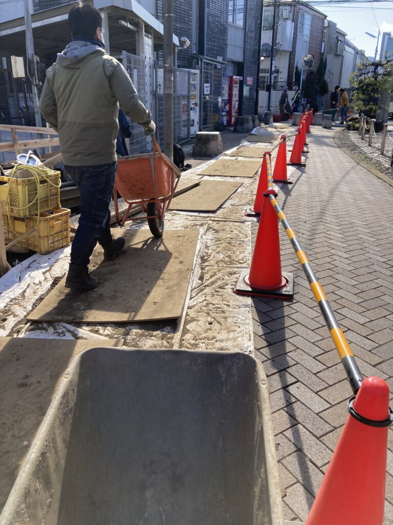 杉並区阿佐ヶ谷北3丁目の現場で基礎工事を行っています。