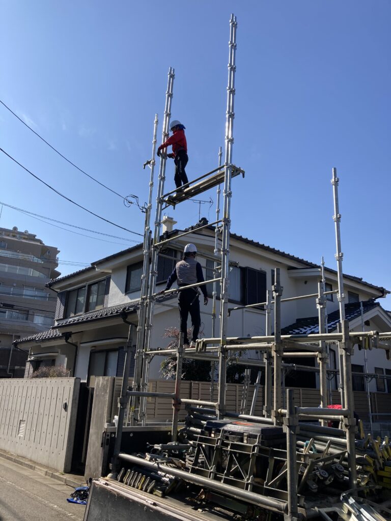 練馬区桜台1丁目の現場で先行足場を架けました。