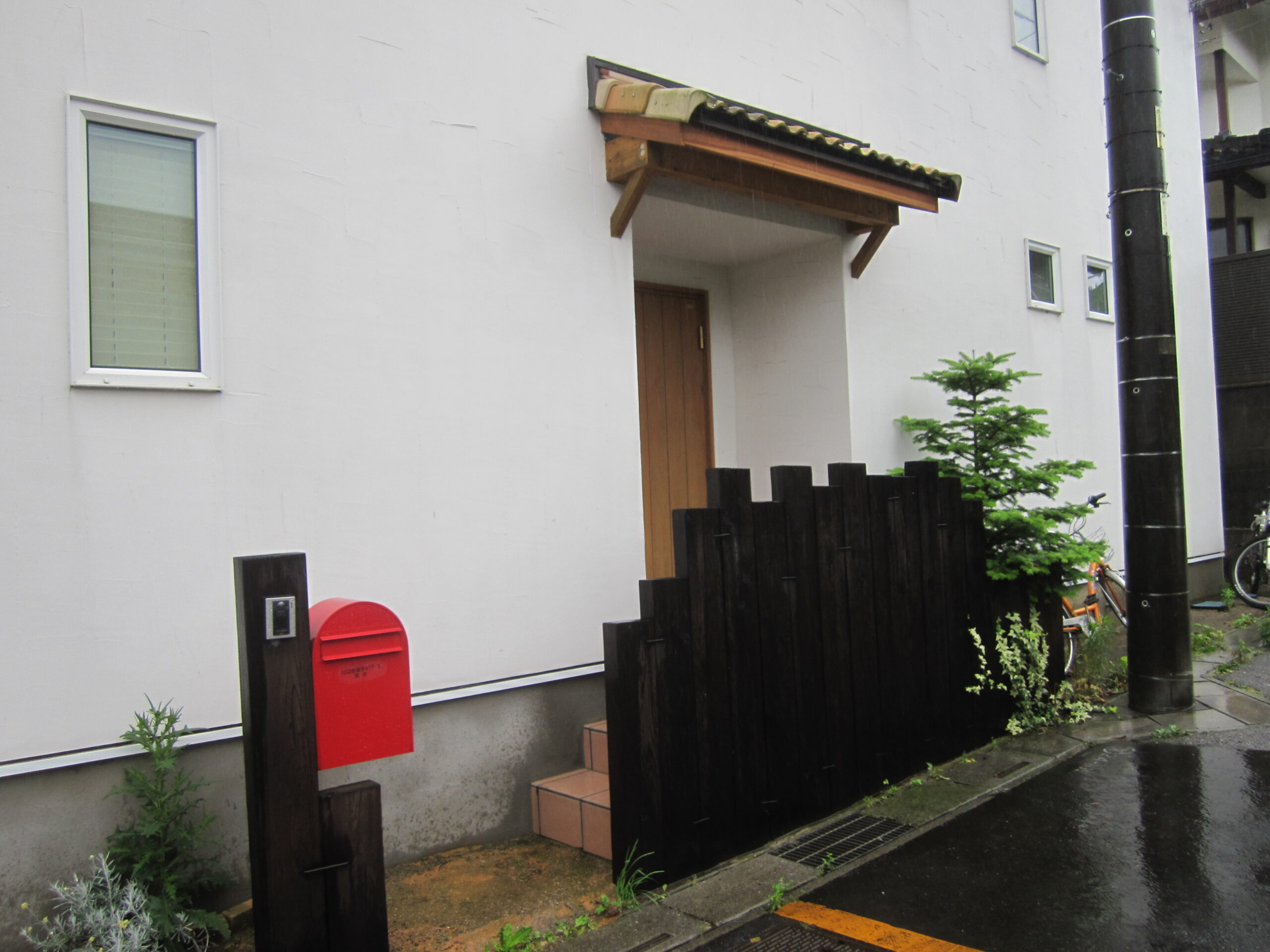 我が身をもって木製ドアの使い勝手を調査しています。 | 練馬