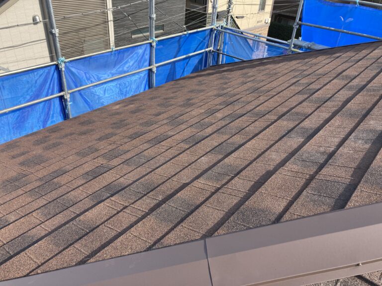練馬区桜台の現場で屋根にディプロマットを葺きました。