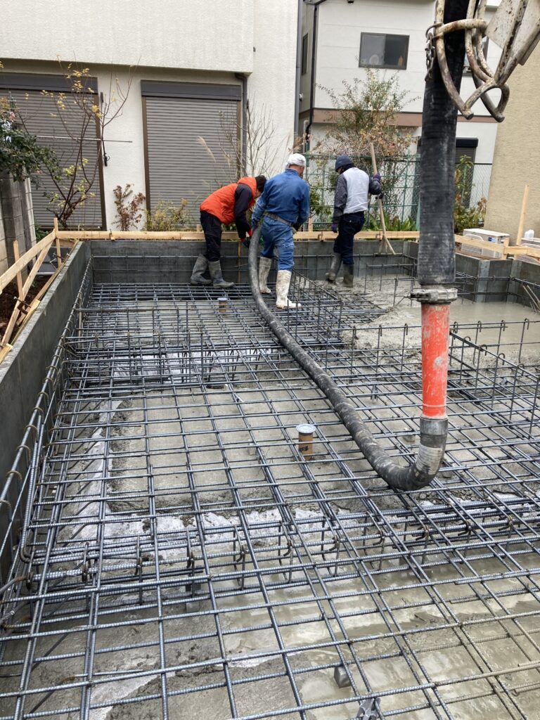 板橋区常盤台3丁目のFPの家　М邸で耐圧盤コンクリートの打設を行いました。
