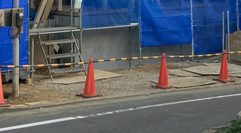 出入りの為に設けていた仮設階段を撤去しなければなりません。