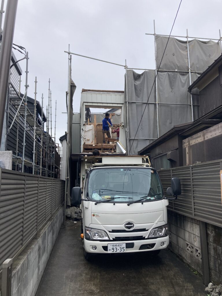 今朝の拙ブログが消えてしまいました。  不思議です・・・。