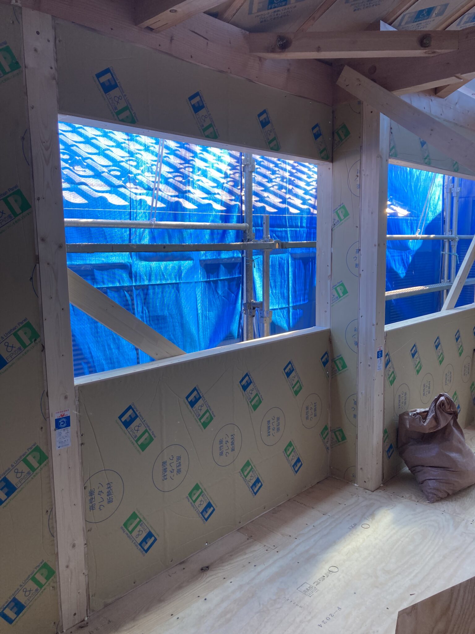 練馬区春日町4丁目のFPの家 I邸では、2階壁に断熱パネルを入れ始めました。 練馬・板橋で注文住宅ならアセットフォー