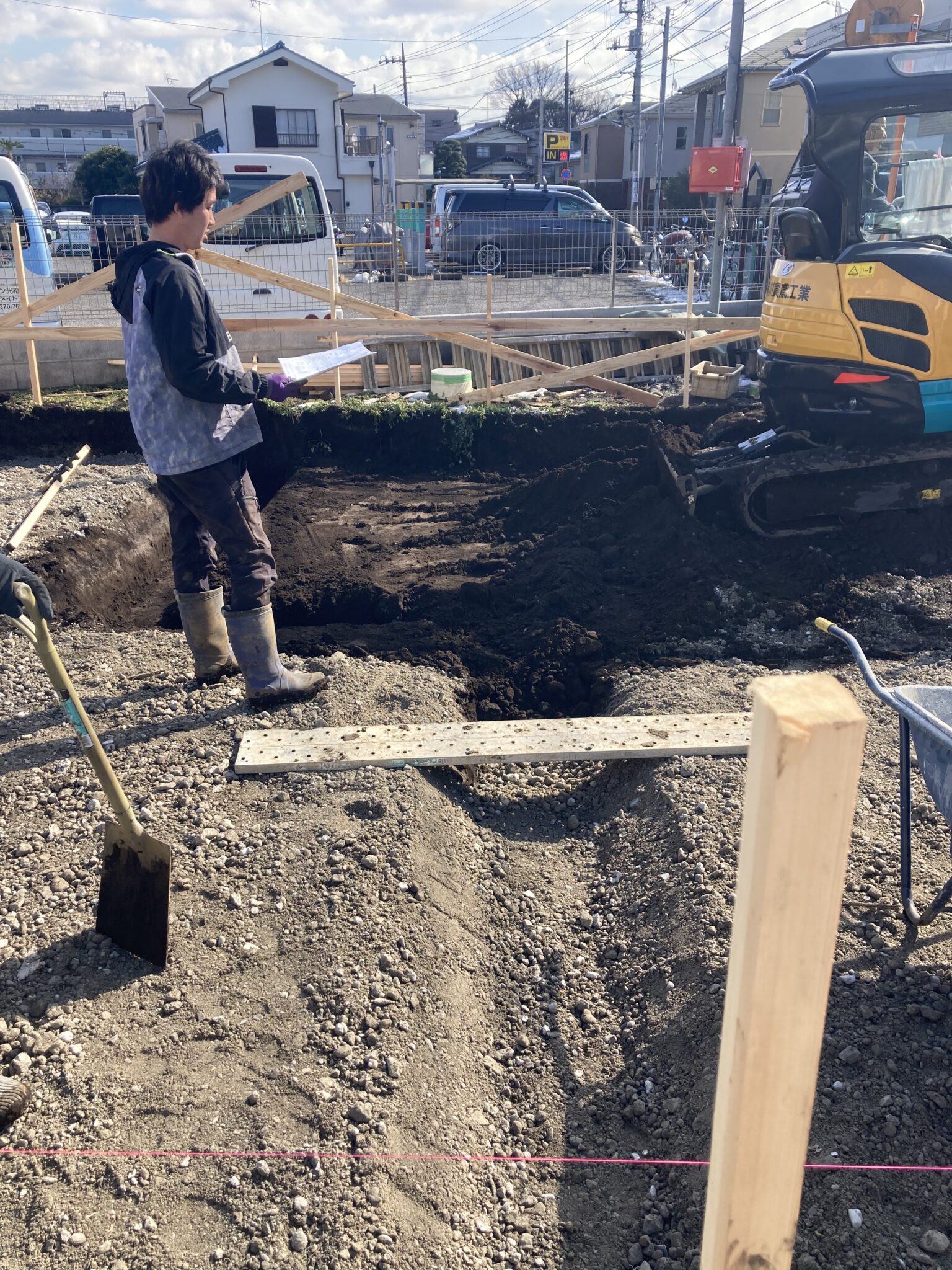 根切・鋤取りを行い、残土を搬出しています。 | 練馬・板橋で注文住宅ならアセットフォー