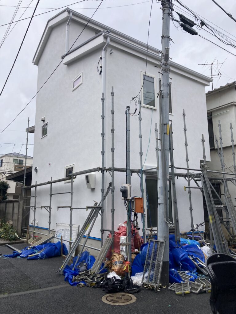 3階建て住宅には、非常用進入口または代替進入口が必要です。