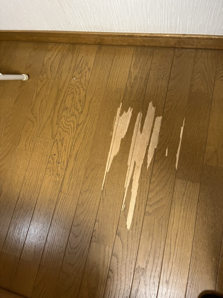 経年劣化する床材VS経年美化する床材。  あなたなら、どっちを採りますか？