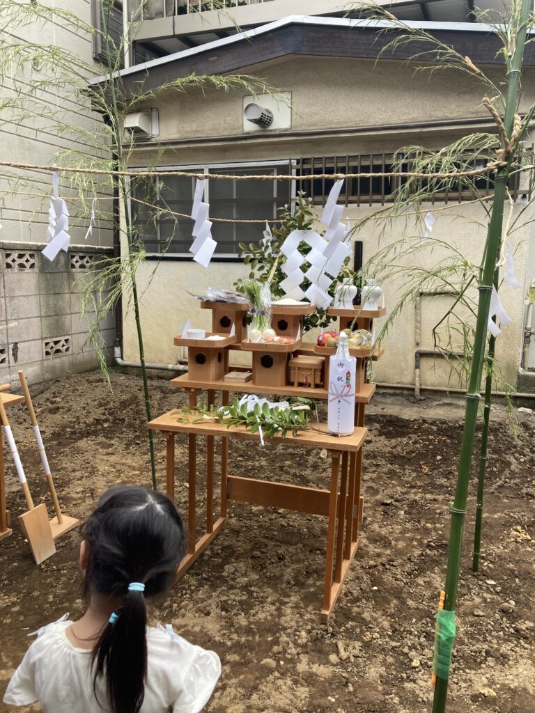 地鎮祭で用意するお供え物を 神饌 （しんせん）といいます。