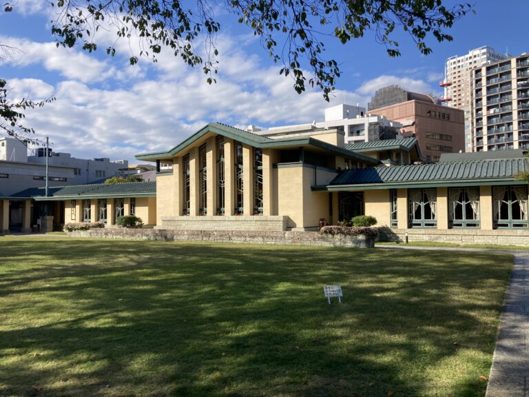 自由学園明日館のトイレは寒かった・・・。