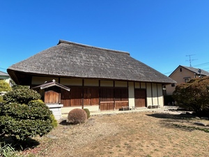 そう言えば、この近くに『そばいなり』で有名なお蕎麦屋さんがあったよな・・・。