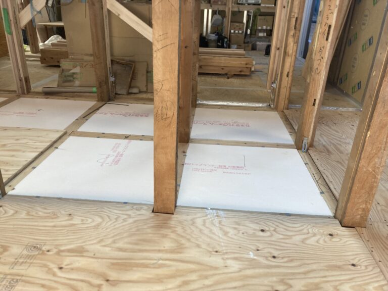 弊社では、1階床には厚さ24mmのネダノンを利用しています。