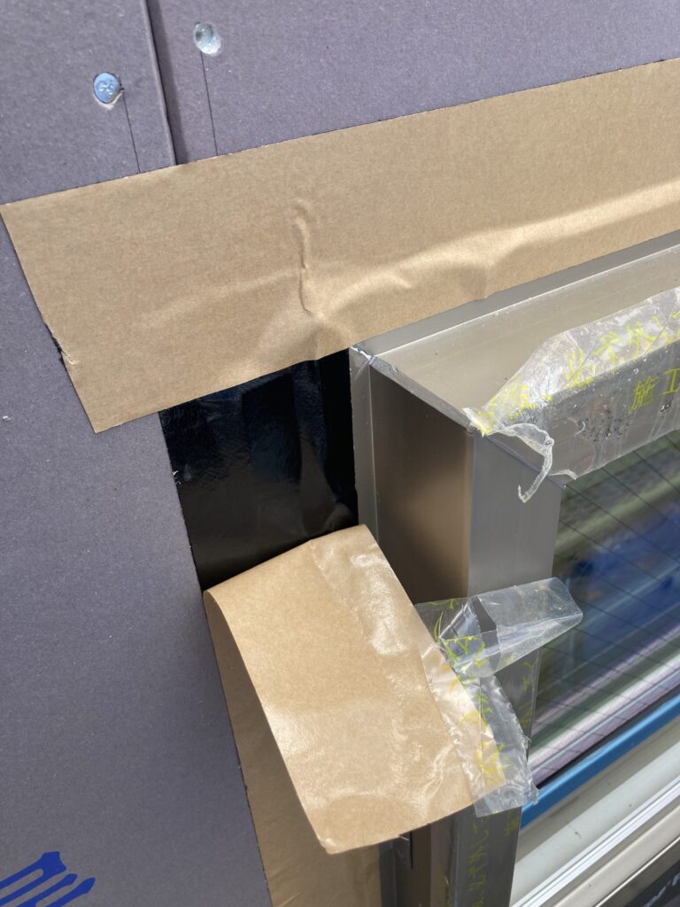 防水テープは巾75mmの両面粘着タイプを使うのが良いでしょう。