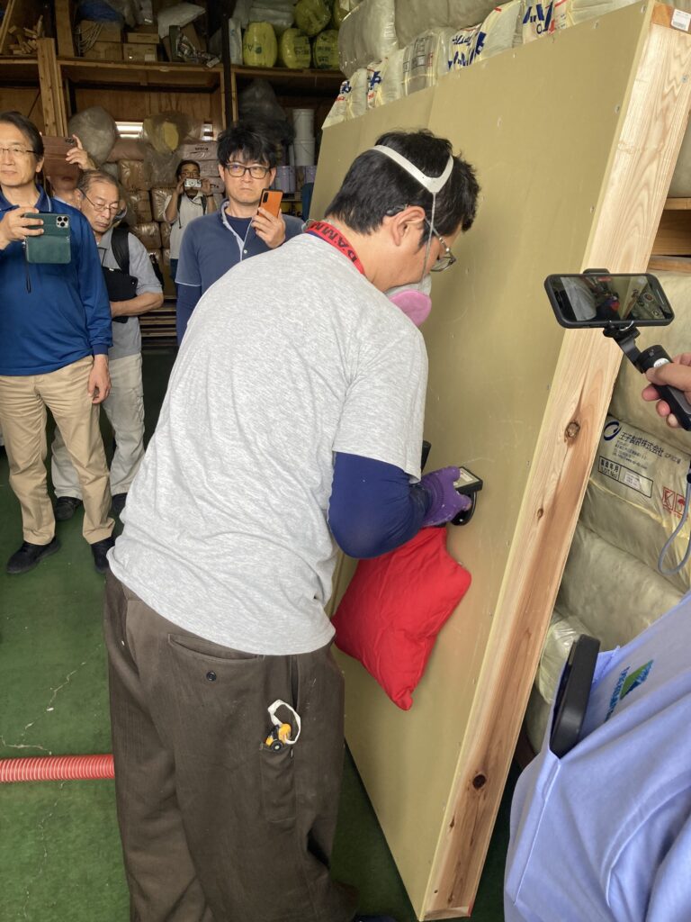 住みながらリフォームの為のブローイングマシン！