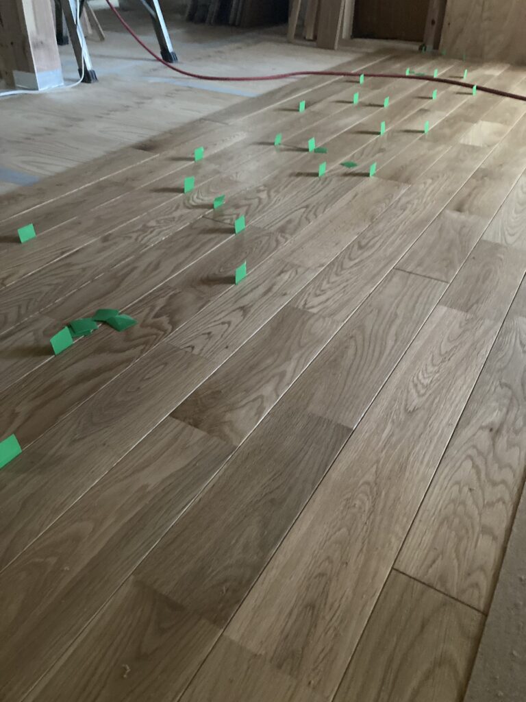 今回採用したのはウイスキーの樽に使われている木材です。