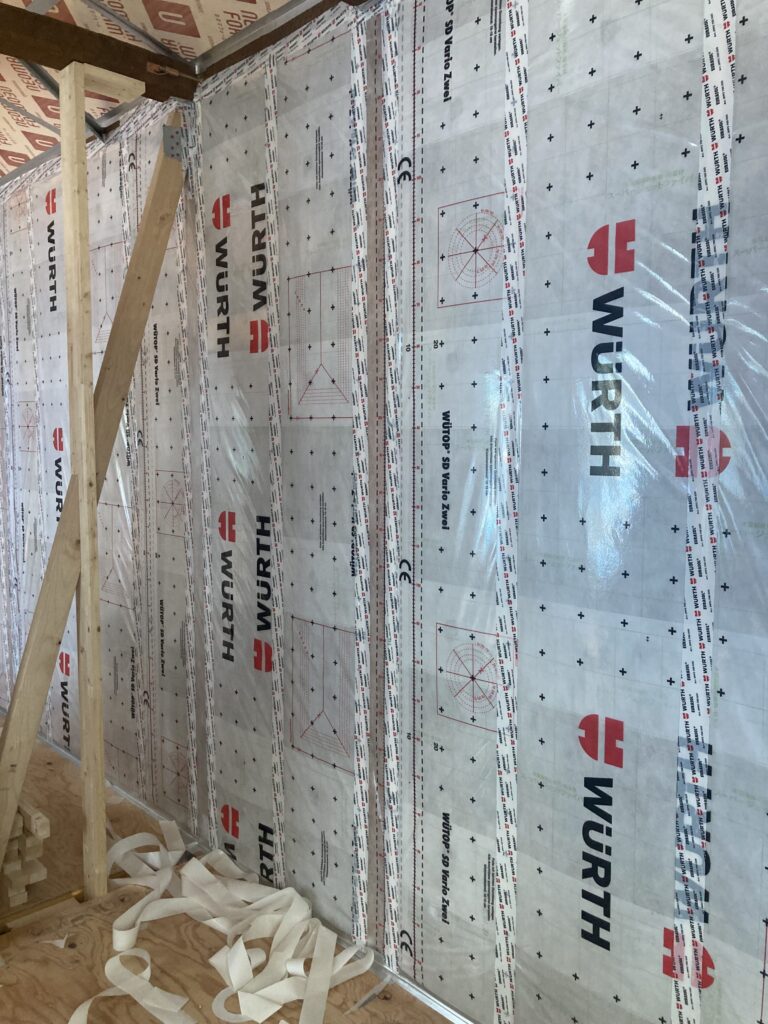 外壁へのセルロースファイバー吹き込みが終わりました。
