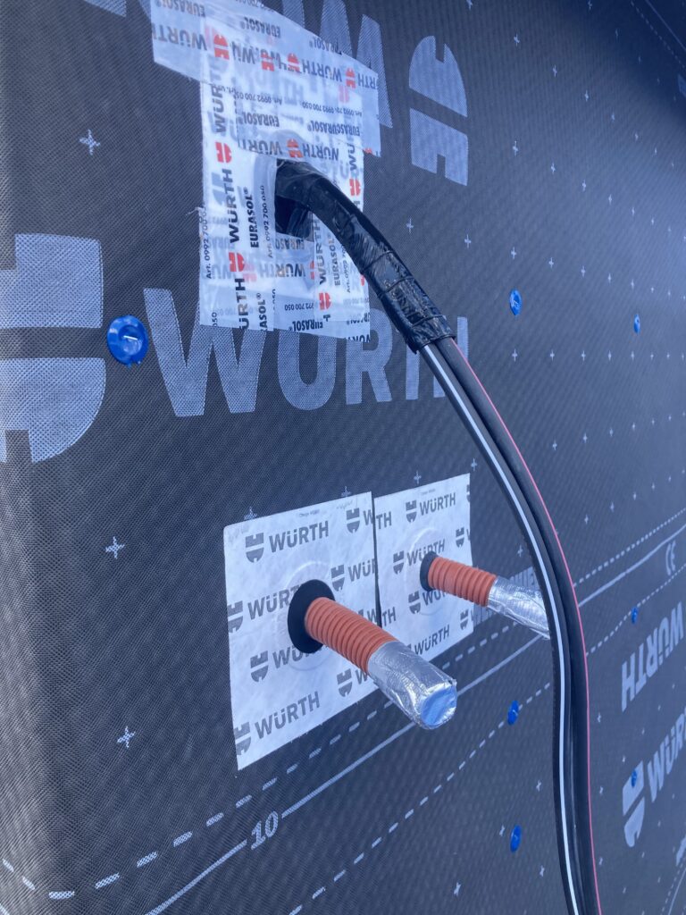 初期接着力は小さいので何度でも貼り直しができます。  そして6時間後に完全硬化します。