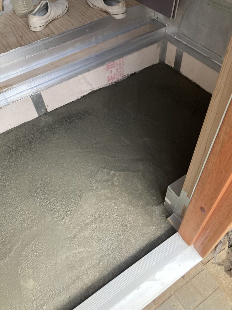 お風呂同様に玄関土間の断熱＆気密施工って、とっても重要なんです。