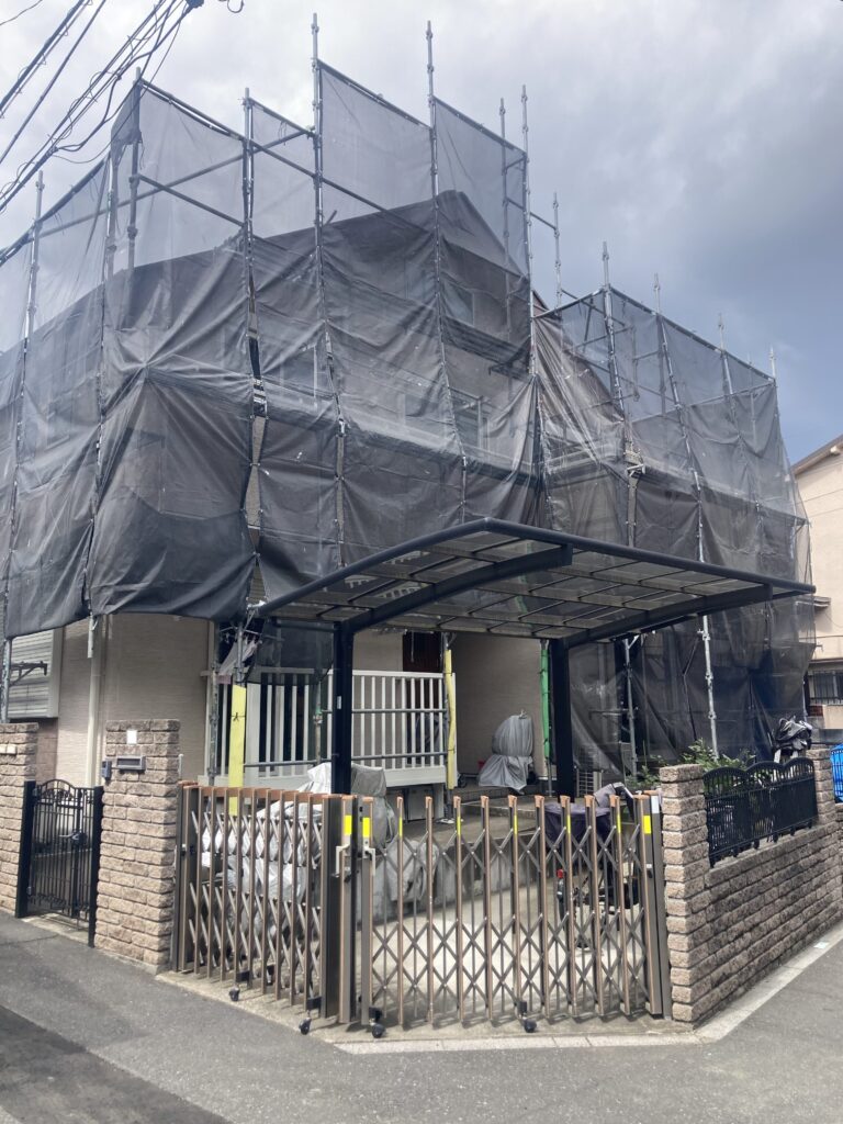 築19年目を迎えた弊社OB宅の外壁塗装を行う事になりました。