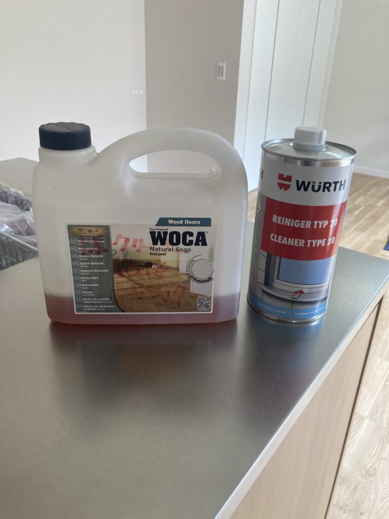 高窓があると、ガラスを拭きたくても手が届かないでしょ！