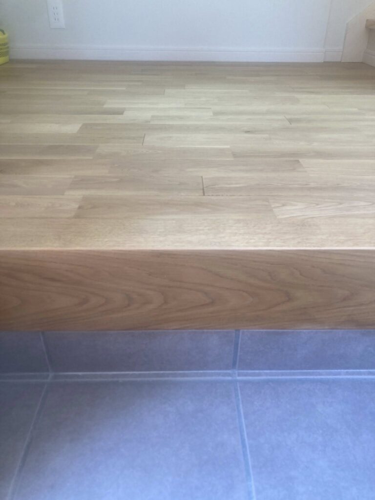 ウレタン塗装だと、表面がツヤツヤしていて浮いちゃうんですよね・・・。