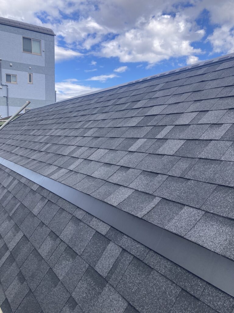 古くなった屋根のメンテナンスと言えば、最近はカバー工法が主流なんだそうです。