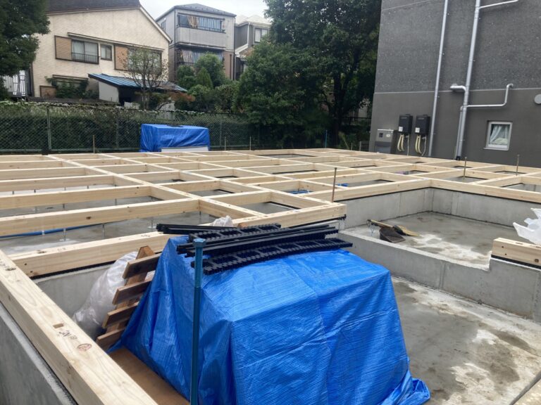 板橋区で工事中のFPの家　M邸、土台敷き無事完了です。