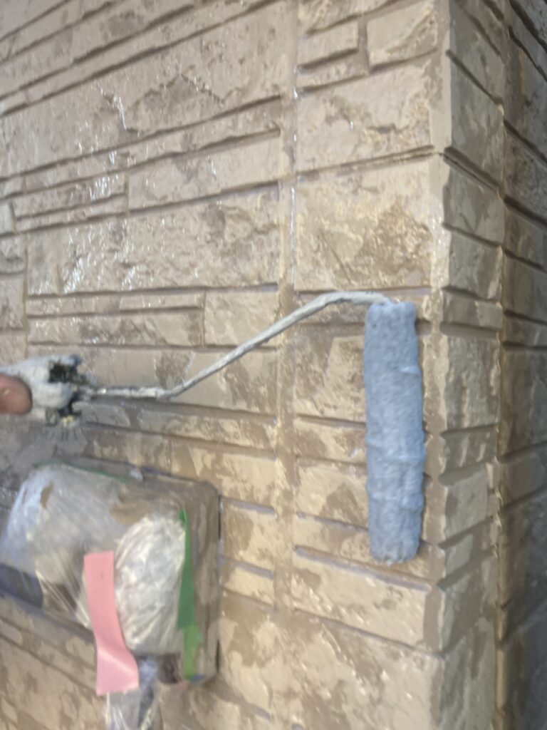 WB多彩仕上工法は特殊ローラーを使用して、上質な仕上がりを得る事が出来る塗装工法です。