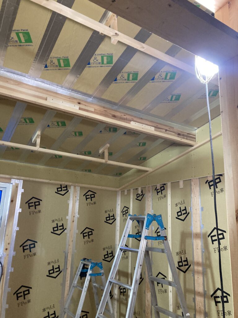 準耐火構造にするためにはファイヤーストップを設ける必要があります。