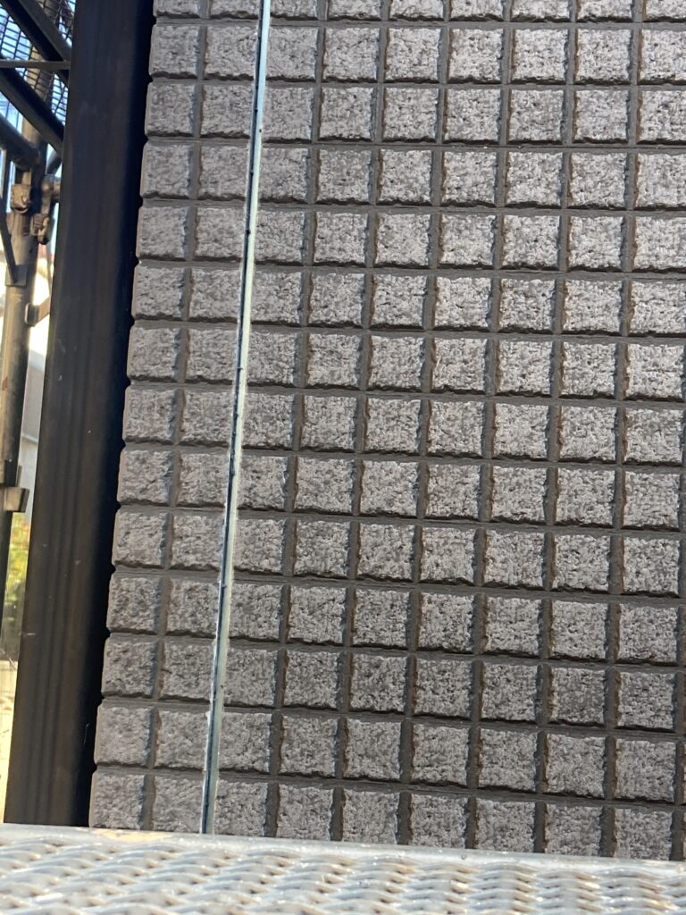 練馬区で弊社OB宅の外部メンテナンス工事が始まりました。