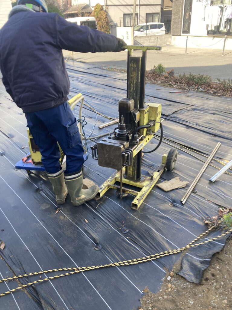 地表から3.5m付近まで行くと、急にロッドが沈まなくなりました。