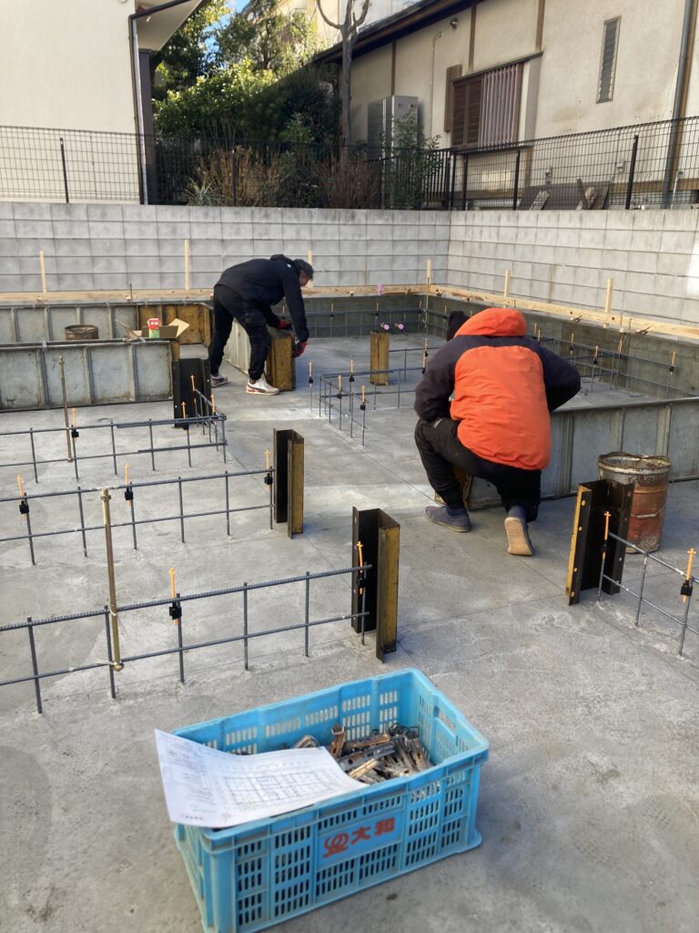 金具の形状的に、どうしてもコンクリートを打設した際に金具周りに隙間が出来てしまいます。