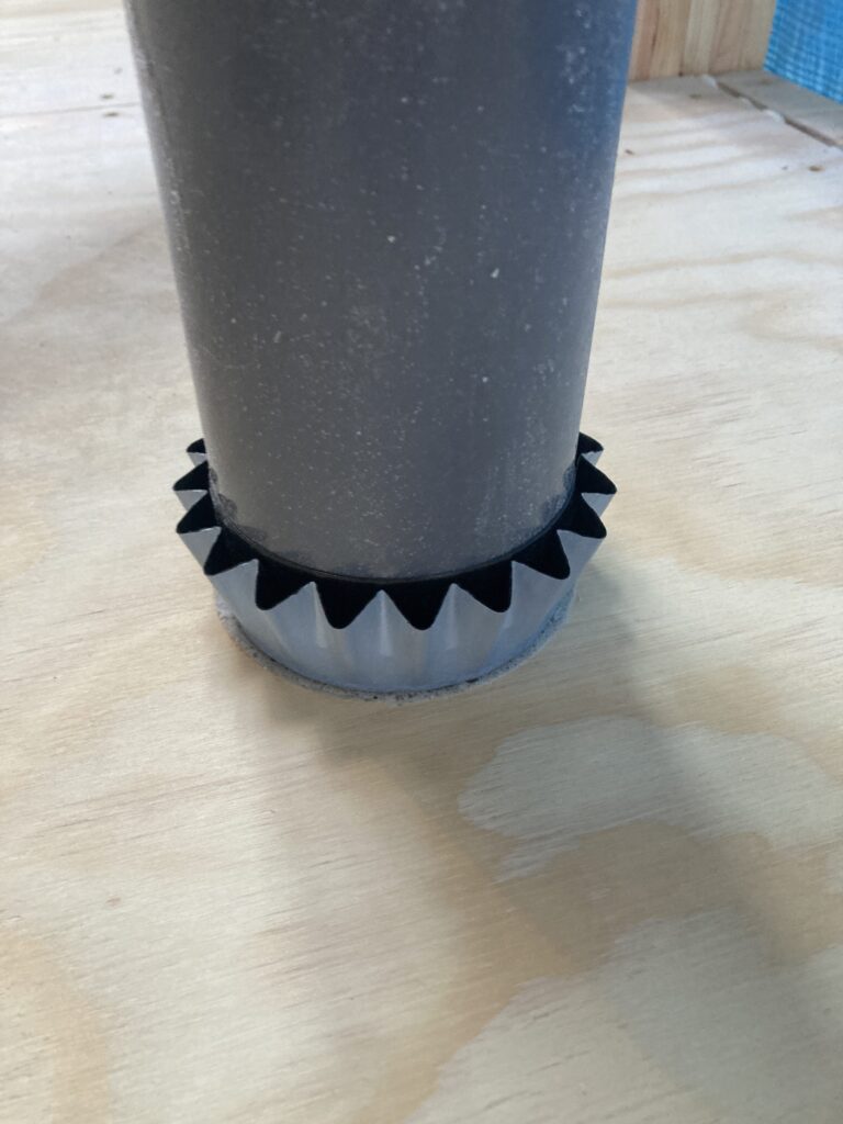 床の断熱・気密層貫通部の気密・防湿処理の様子を挙げてみました。