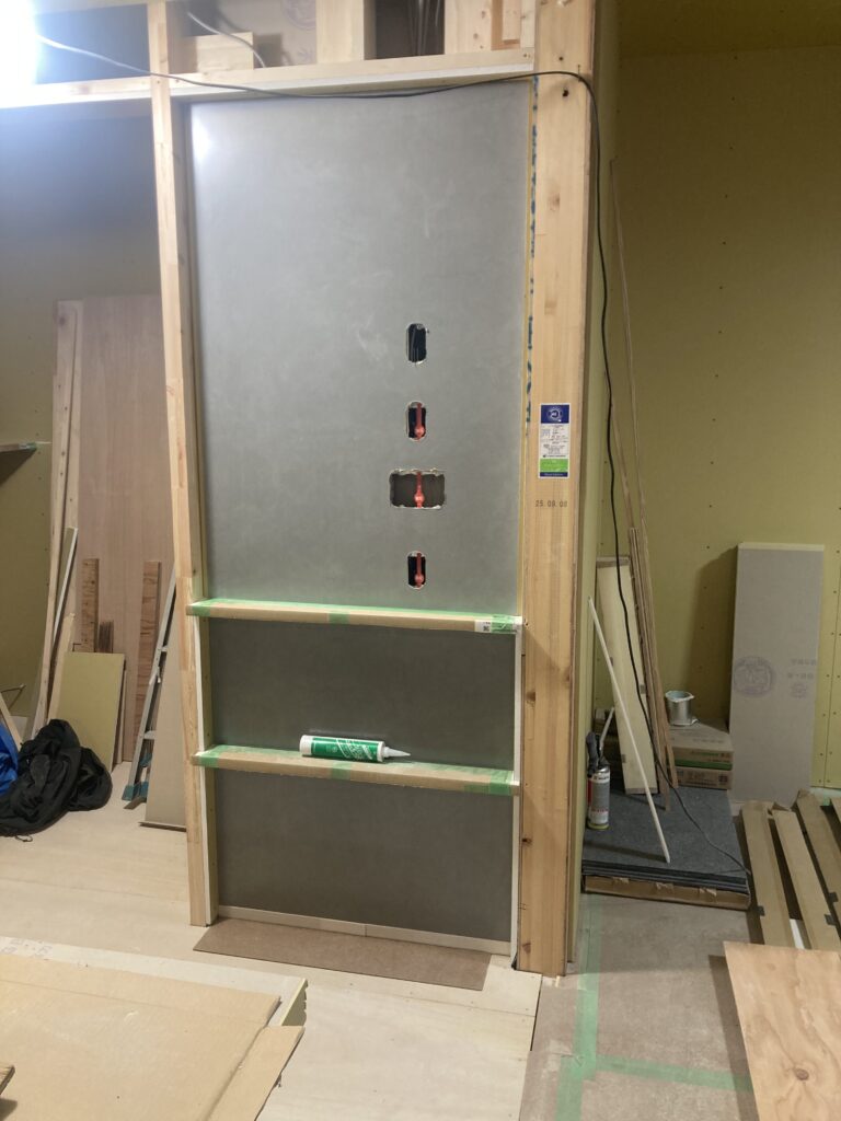 磁石が付くので、色々なものを貼ることが出来て便利なんです。