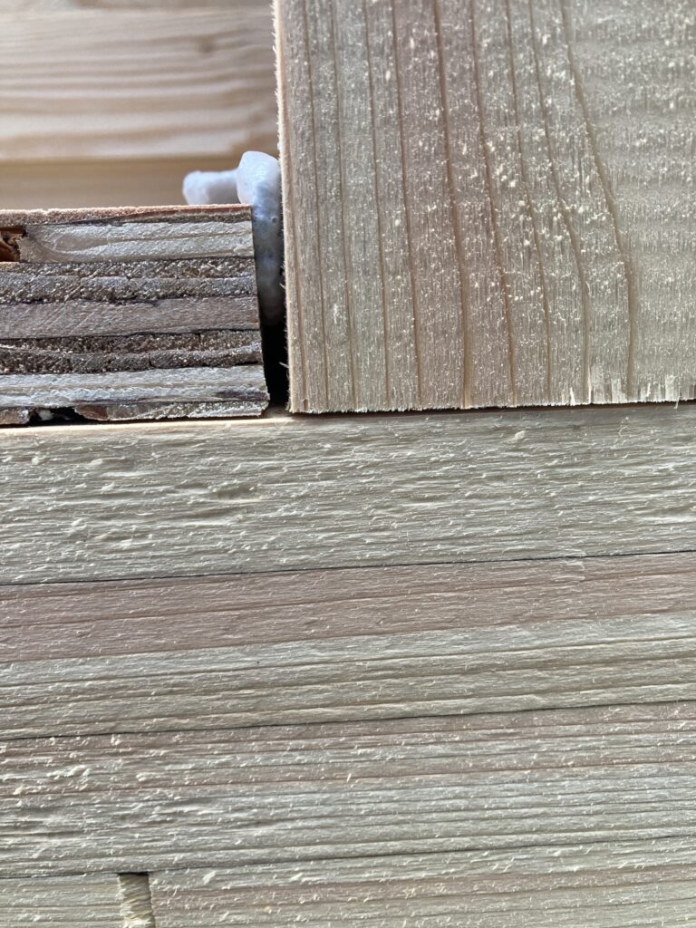 よく見ると、上から12mmくらいしか充填出来ていません。