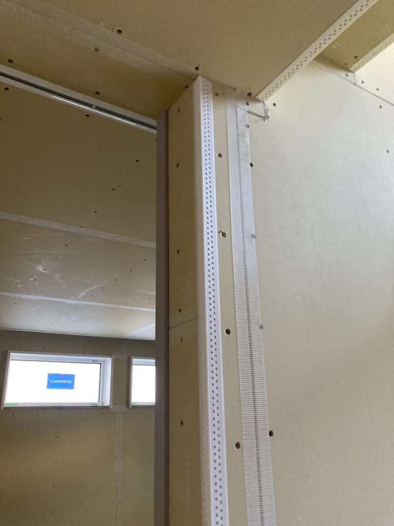 ようやく内装工事が始まりました。