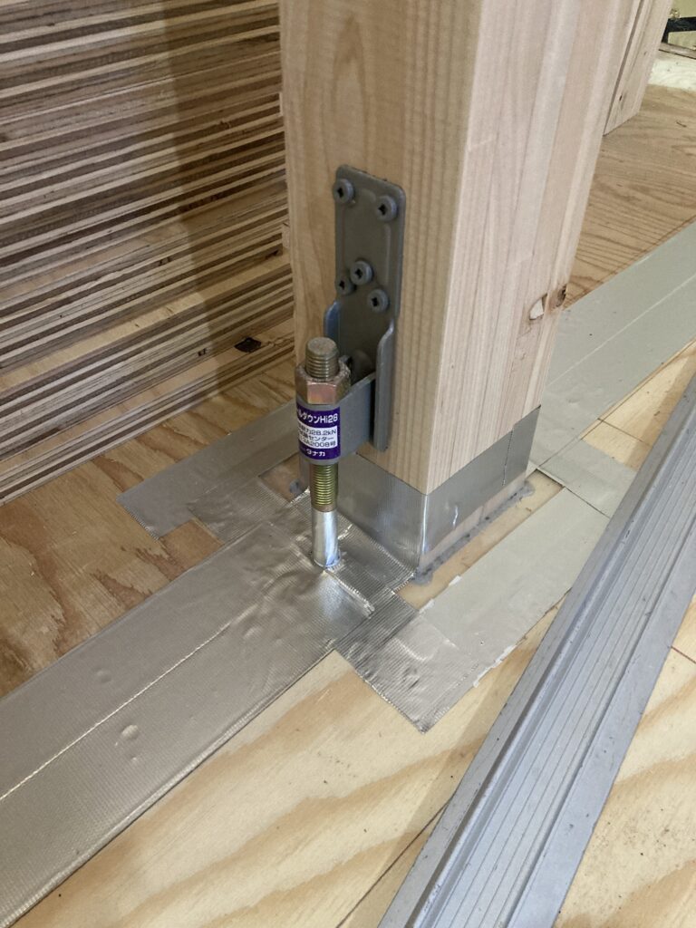 徹底した気密施工があってこそ、省エネで健康・快適な住まいの基本性能を得る事ができるんです。