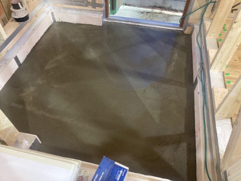 久々に電動コンクリートミキサーを見掛けました。