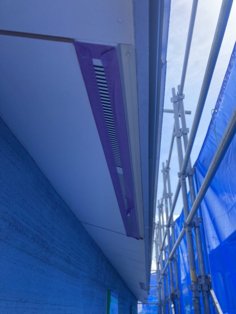 従来のものは熱膨張材を使用することで炎の侵入を防いでいましたが、この製品に熱膨張材は使われていません。