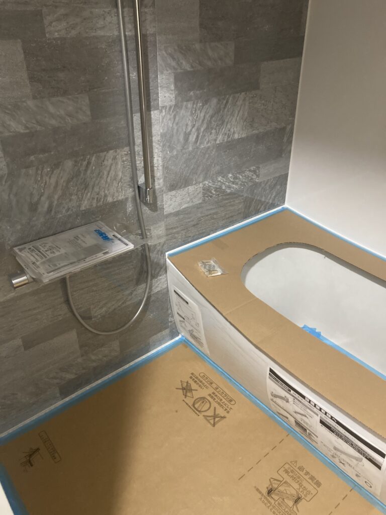 今や常識ですが、高断熱浴槽＆断熱蓋の組み合わせは省エネ性大です。