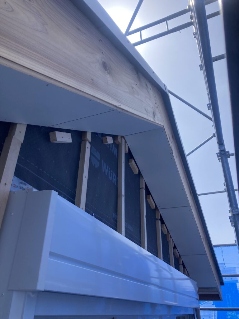 軒天材と換気口がセットで認定されているので、勝手に選ぶことが出来ません。