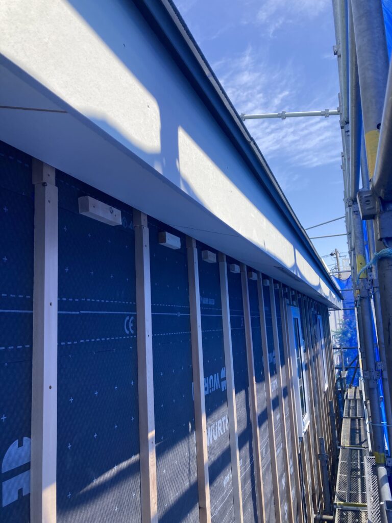 この後に継手部分や釘頭部分にシール処理＆パテ処理を行い、塗装します。