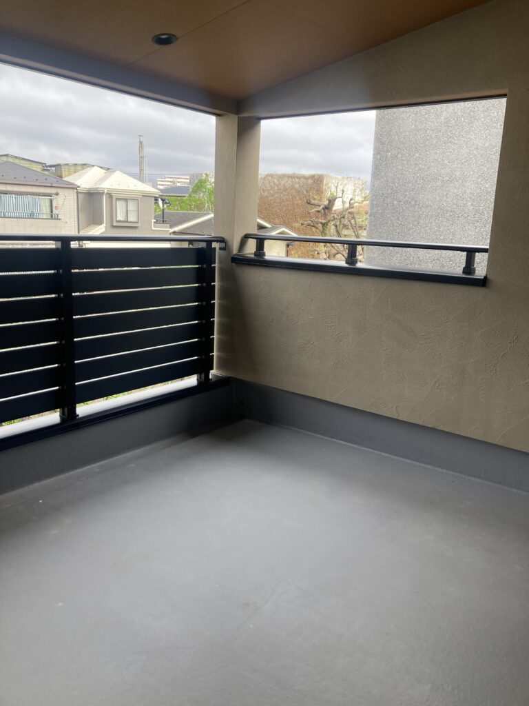 ここにテーブルとイスを置けば、ガーデンライフを満喫できると思います。