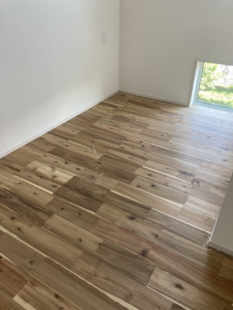 MDFの正式名称はMedium Density Fiberboard。  これを日本語にすると、中密度木質繊維板になります。