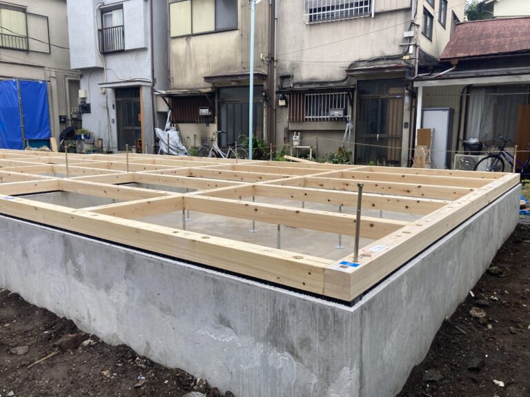 土台敷き、無事完了しました！