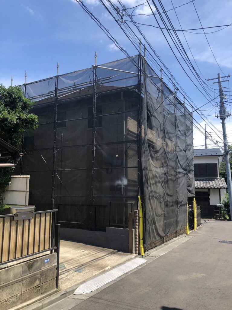 結局、屋根の葺き替えを行うことになりました。
