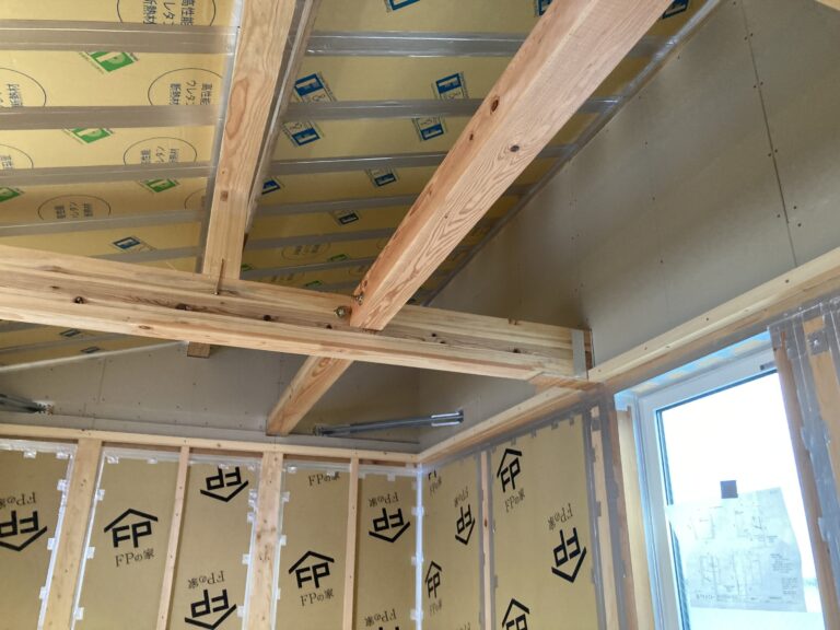 天井懐に耐火被覆を行いました。